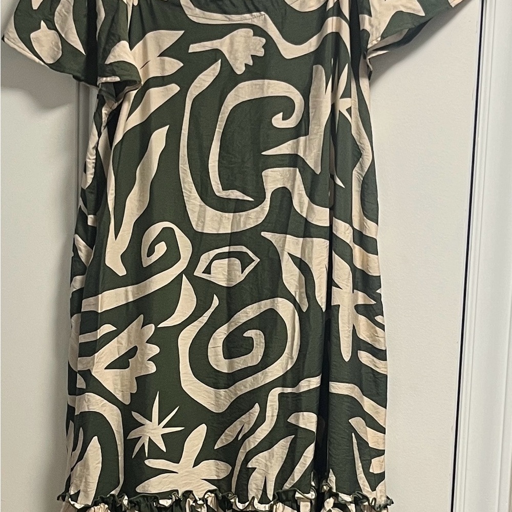 Robbie Bee Green and White Patterned Mini Dress